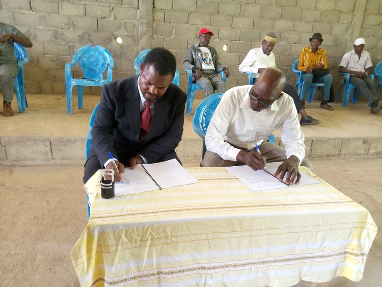 Kusán ɔmbɔp ú mukɔt ɔlɔŋ